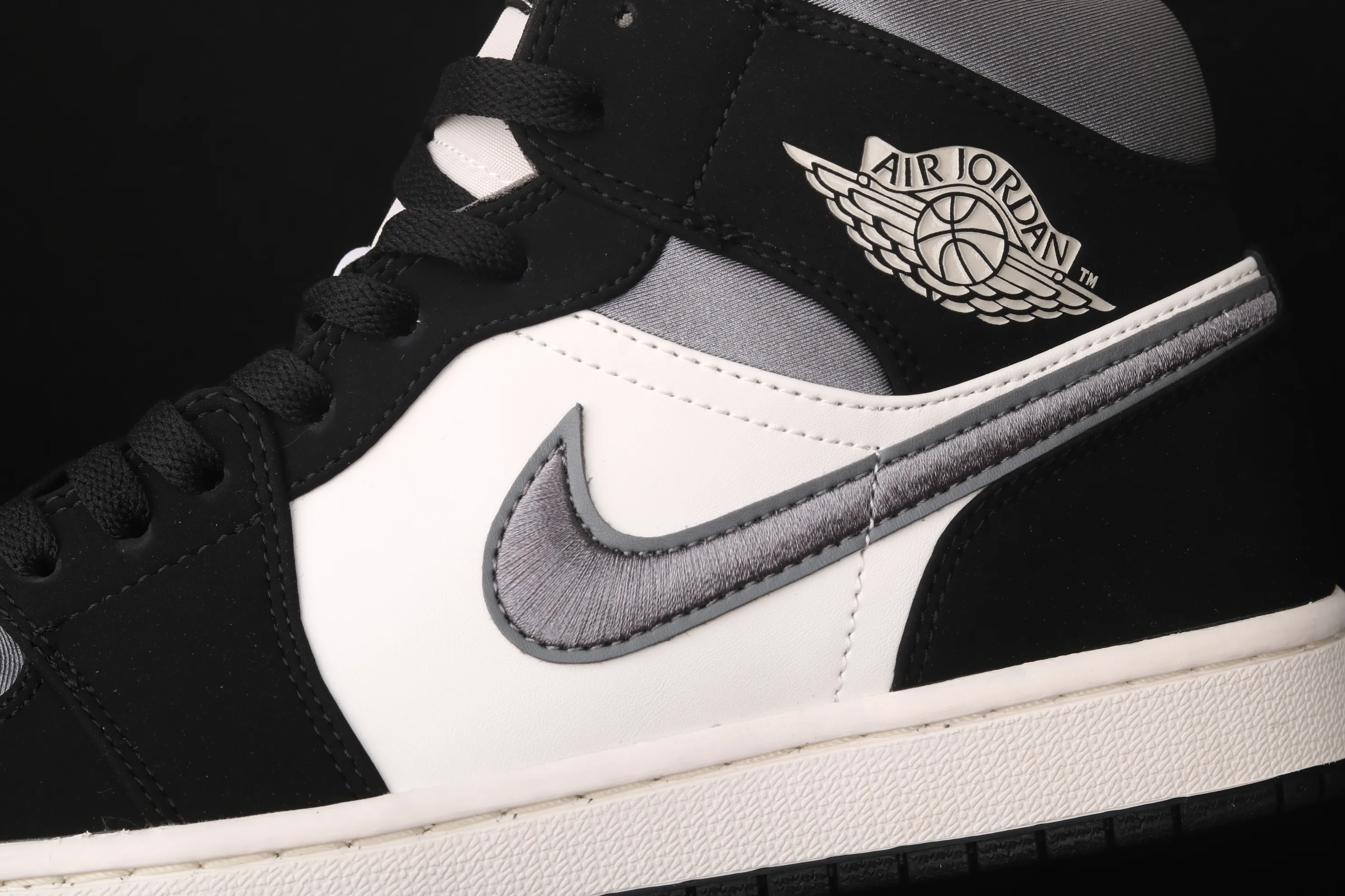 All Categories Air Jordan Jordan Series Basketball Shoes Air Jordan 1 Mid Air Jordan 1 Mid AJ1 Joe 1 Silk Earl Embroidery Thread Hook Mid-top Basketball Shoes 852542-011